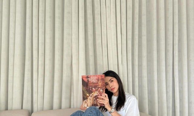 The Ultimate Style Guide: Mastering the Art of Denim with Hà Tăng’s Effortless Chic