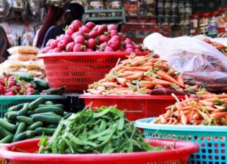 The Biggest Agricultural Market in Dalat: Freshly-Picked Fruits and Vegetables Straight from the Garden, Sold by the Crate for Your Convenience