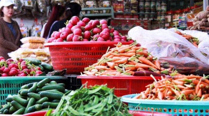The Biggest Agricultural Market in Dalat: Freshly-Picked Fruits and Vegetables Straight from the Garden, Sold by the Crate for Your Convenience