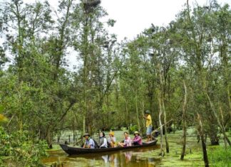 The Ultimate Guide to the Top 5 Must-Visit Destinations in the Mekong Delta During Flood Season, Including a Delicious Local Specialty that Will Leave You Craving for More.