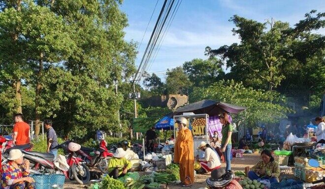 The Sky-High Market of An Giang: A Western Peak Experience