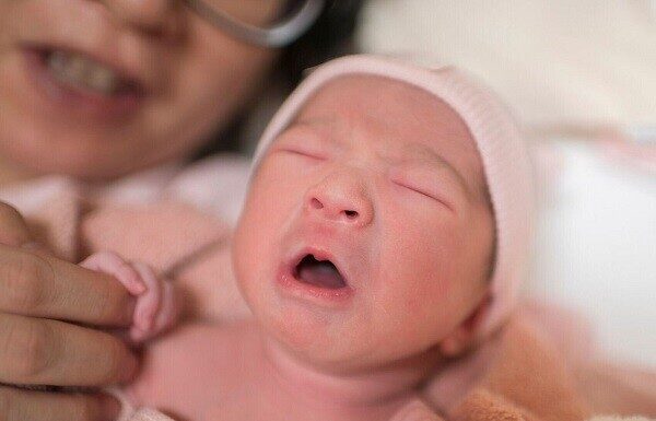 3 Signs of a Smart Newborn, Observable Right After Birth