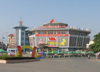 The Bustling Epicenter of Quang Ninh’s Trade: A Shopper’s Paradise for All Things Affordable