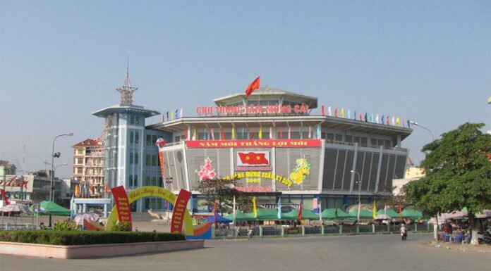 The Bustling Epicenter of Quang Ninh’s Trade: A Shopper’s Paradise for All Things Affordable