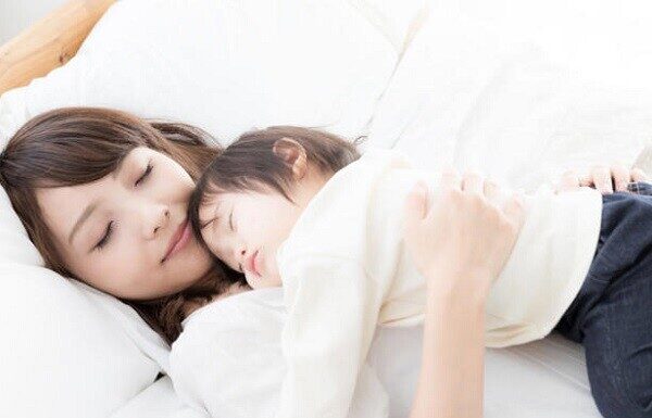 3 Distinct Differences Between Children Who Co-Sleep and Those Who Don’t