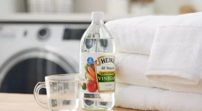 What Magic Does a Little Vinegar Bring to Your Laundry?