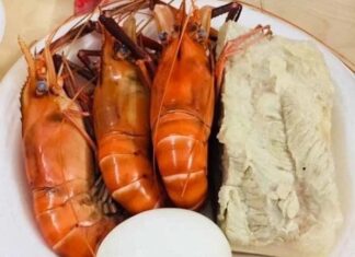 The Fortune God’s Day: Offerings of the Three Delicacies for a Prosperous New Year