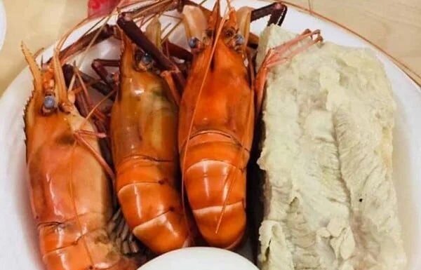 The Fortune God’s Day: Offerings of the Three Delicacies for a Prosperous New Year