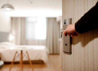 The Secret Behind Hotel Staff’s Knocking Ritual: Unveiling the Mystery