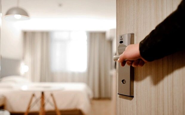 The Secret Behind Hotel Staff’s Knocking Ritual: Unveiling the Mystery