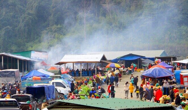 The Mystical Border Bazaar of Nghe An: A Unique Shopping Experience with Delicacies from Laos and Vietnam