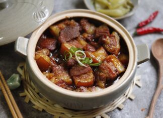 The Ultimate Guide to Tender and Delicious Braised Pork Belly: A Flavorful Vietnamese Classic