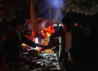 Unveiling the Mystical Night Market of Bac Ninh, the Spiritual Hub of Kinh Bac