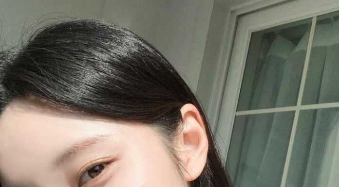 The Ultimate Guide to Glowing Skin: A Step-by-Step Skincare Routine for a Flawless, Makeup-Free Look this Holiday Season