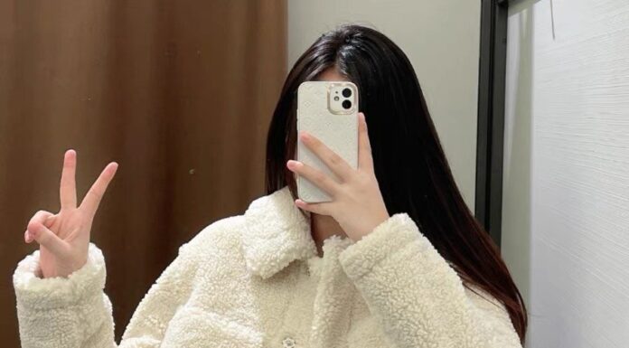 The Ultimate Guide to Choosing the Right Cropped Jacket to Make Petite Women Look Taller and More Attractive