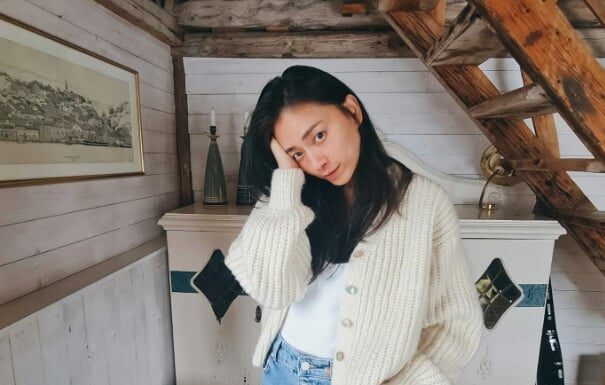 10 Outfit Ideas Featuring White Shirts, as Loved by Vietnamese Beauties