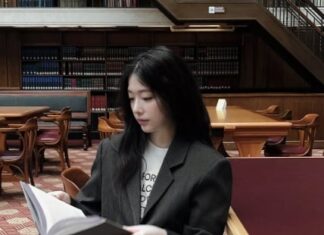 The Ultimate Guide to Mastering the Art of Blazer Styling: A Lesson from the Fashion Blogger Elite