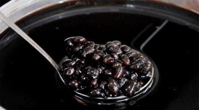 The Ultimate Guide to Making the Perfect Black Soybean Dessert: It’s Not Just About Sugar and Water – Discover the Secret to Speeding Up the Cooking Process and Saving Time