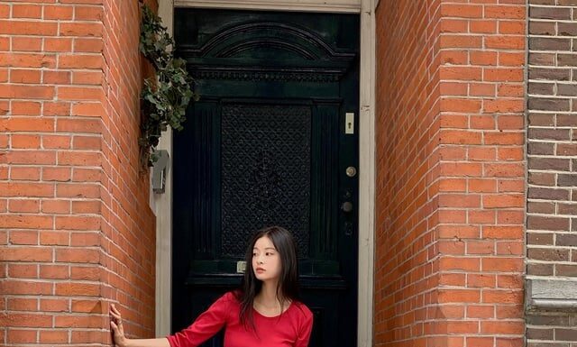 The Ultimate Style Guide: Spring to Summer Skirt Outfits for the Fashion-Forward Woman