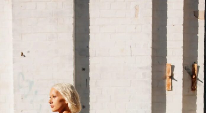 5 Outfit Ideas to Style Long Skirts for a Height-Enhancing Effect