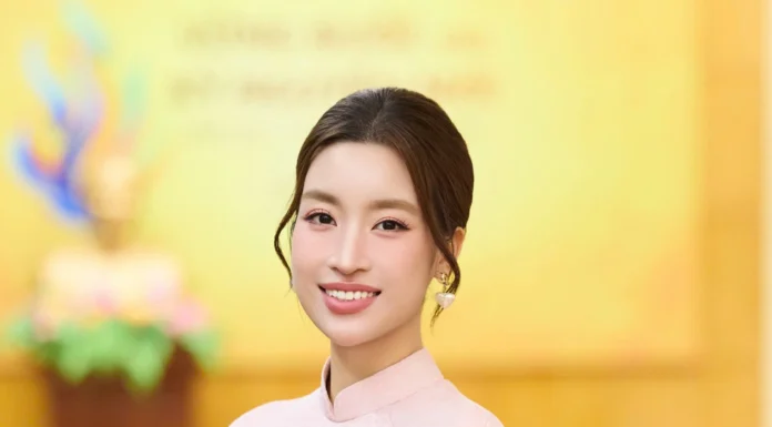 The Heiress: A Fashionable Legacy with a Modern Twist