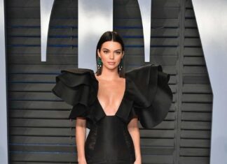 “Strut in Style: Celebrity Tips for Mastering the Art of Walking in Heels”