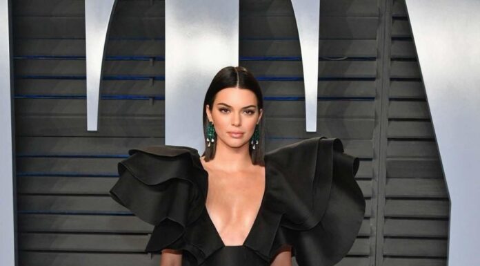 “Strut in Style: Celebrity Tips for Mastering the Art of Walking in Heels”