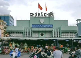 The Heart of Saigon’s “Food Paradise”: A Gastronomic Journey on a Student’s Budget.