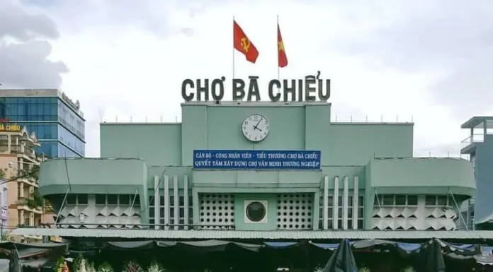 The Heart of Saigon’s “Food Paradise”: A Gastronomic Journey on a Student’s Budget.