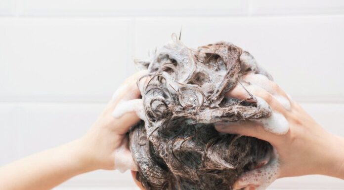 The Three Worst Times to Wash Your Hair: How to Avoid an Itchy, Flaky Scalp and Keep Your Locks Intact