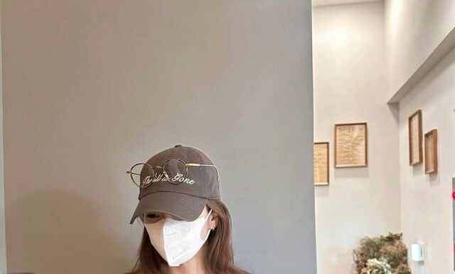 The Ultimate Guide to Jisoo’s Effortless Style: Simple Yet Stunning