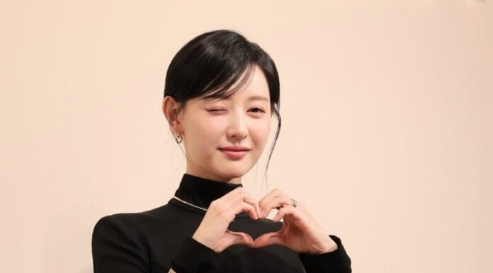 The Retro Hairstyle Making a Comeback: Get the Look with This Easy Side-Swept Bang Tutorial