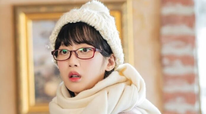 The Secret to Moon Ga-young’s Radiant On and Off-Screen Look: Unveiling Her Simple Makeup Tricks