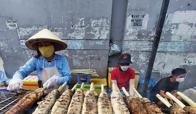 “The Ultimate Gift: How the Offerings on the God of Wealth’s Altar Bring Luck and Are a ‘Panacea’ for the Poor”