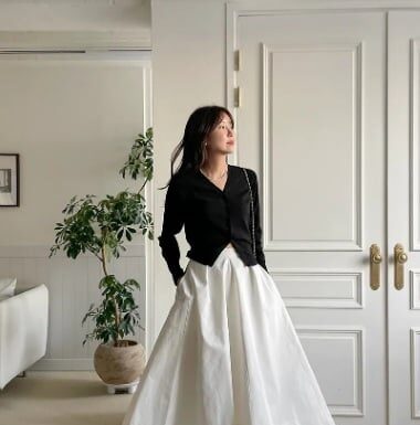 The Ultimate Guide: 4 Shoe Styles to Elevate Petite Women Over 40