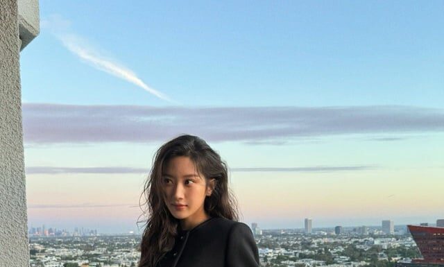 The True Beauty Star Offers Simple Yet Chic Outfit Combinations