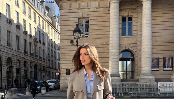 The Ultimate Style Guide: 5 Key Pieces to Help Women in Their 40s Embrace an Elegant French Transformation