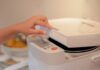 “The Secret Button: How a Tiny Feature in Your Rice Cooker Can Cut Your Electricity Bill in Half”