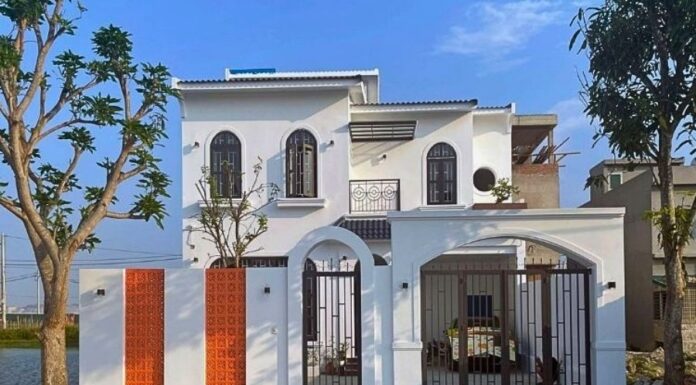 The Front Gate: Unlocking Prosperity by Choosing the Right Side.