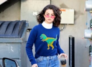 The Ultimate Guide to Mastering the Art of Styling Skinny Jeans: Channeling Selena Gomez’s Alluring Ensemble