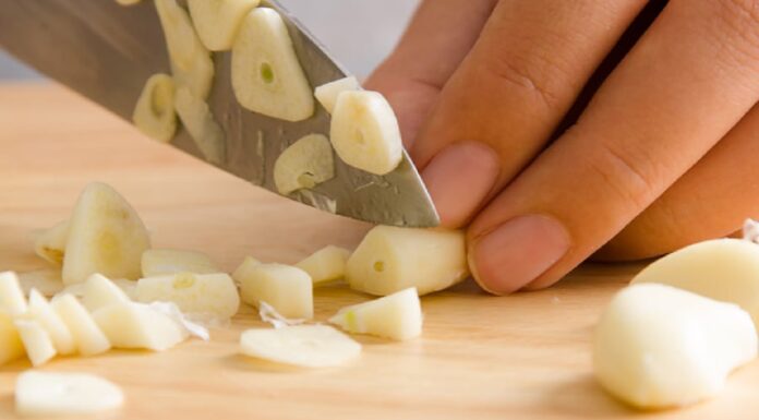The Magic Ingredient to Neutralize Onion and Garlic Odor on Your Hands: Transforming the Scent in Just a Minute
