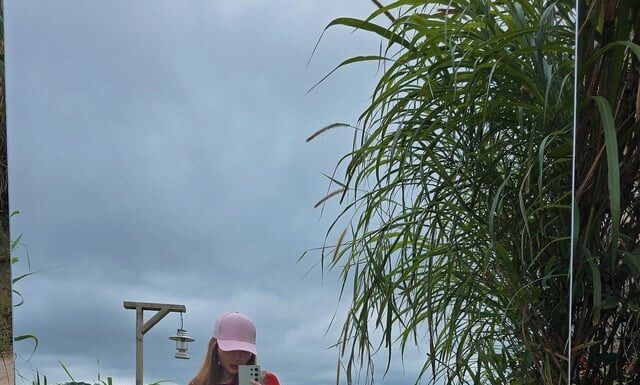 The Ultimate Guide to Travel Fashion: Channel Your Inner Youth and Sophistication à la Thanh Hằng