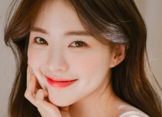 The Ultimate Guide to a Natural Glow: 4 Makeup Looks to Compliment Your Áo Dài Portrait