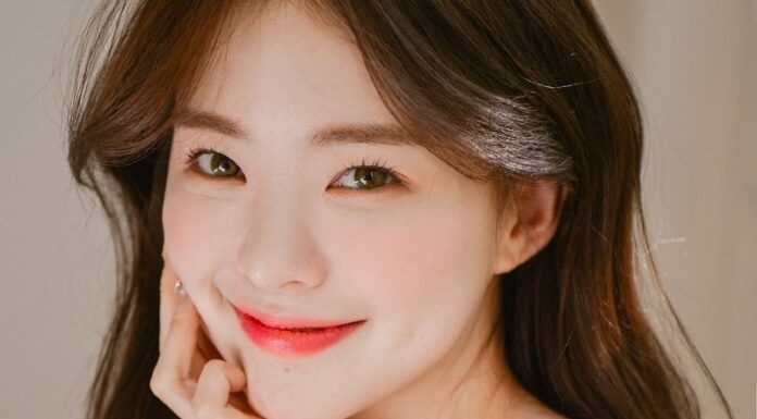 The Ultimate Guide to a Natural Glow: 4 Makeup Looks to Compliment Your Áo Dài Portrait