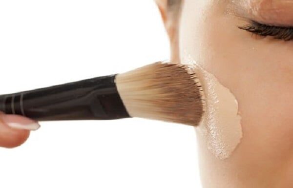 The 6 Makeup Mistakes That Age You
