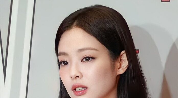 The Secret to Jennie’s (BLACKPINK) Flawless Skin: Her Shower Companion