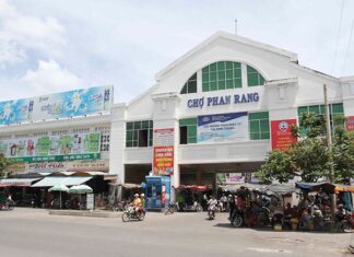 The Ancient Charm of Ninh Thuan’s Traditional Market: Visitors Delight in Bargain Finds