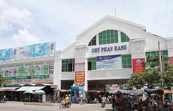 The Ancient Charm of Ninh Thuan’s Traditional Market: Visitors Delight in Bargain Finds