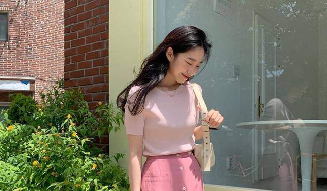 The Ultimate Guide to 2025’s Most Fashionable Skirt Styles: 8 Types to Fill Your Wardrobe With for 365 Days of Fabulousness