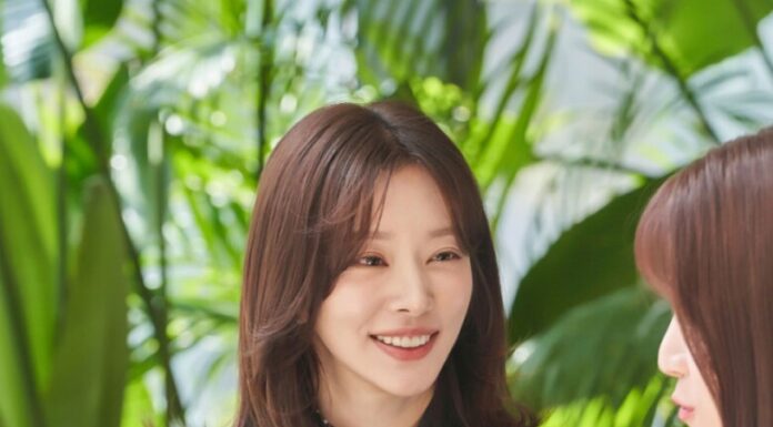 The Ultimate Guide to Dressing Like a Leading Lady: The Must-Have Top to Look Chic and Youthful